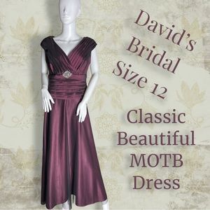 David’s Bridal Beautiful Full Length Burgundy Wine Mother of the Bride Size 12